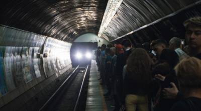 В Киеве остановилось метро из-за падения человека на колею - eadaily.com - Киев