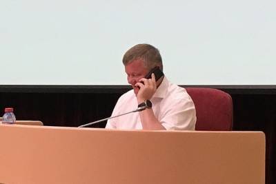 Михаил Исаев - В Саратове заасфальтируют все грунтовые тропинки - saratov.mk.ru - Саратов
