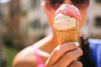 Тамара Прунцева - Можно, только осторожно: как правильно есть мороженое – советы диетолога – Учительская газета - ug.ru