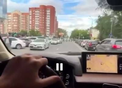 Максим Горький - Lexus - Тюменец без прав оштрафован на ₽36 тыс. за ролик о том, как он ездит на Lexus по встречке - znak.com