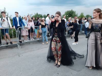 Выпускные прошлых лет: коронавирус, скандал с Карауловой и прозрачные платья - lipetskmedia.ru