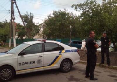 Мужчина с автоматом перепугал харьковчан, фото: "заехал во двор и..." - politeka.net - Украина - Харьков - Жители