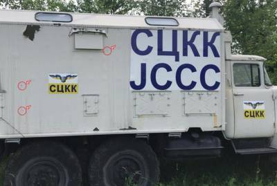 На Донбассе обстреляли украинский автомобиль, принадлежащий центру контроля прекращения огня - kp.ua - Украина