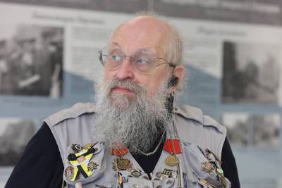 Анатолий Вассерман - Анатолий Вассерман заявил, что непривитые сами устраивают себе дискриминацию - vm.ru