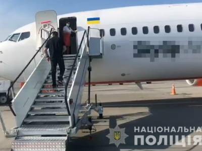 Из Украины выдворили Кипиани. Это криминальный авторитет из санкционного списка СНБО, сообщили в полиции - gordonua.com - Украина - Грузия - Снбо