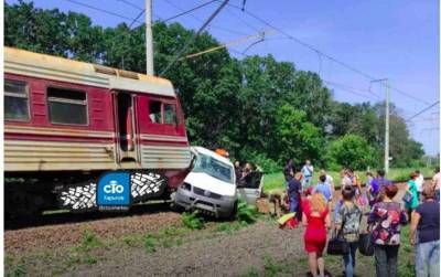 В Харькове электричка врезалась в микроавтобус(Фото) - lenta.ua - Украина - Харьков - Запорожье