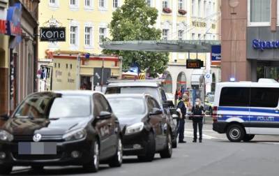 В Германии три человека погибли при нападении неизвестного с ножом - korrespondent.net - Украина - Германия - Япония