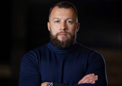 Виктор Медведчук - Максим Жорин - Максим Жорин из «Азова» сообщил о поджоге базы титушек Ильи Кивы: Его проблемы только начинаются - politeka.net - Украина - Киев