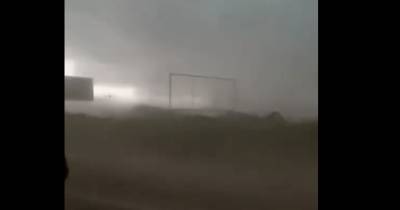 Обрывало провода и срывало билборды: Ровно накрыли ливни и песчаная буря (фото, видео) - focus.ua - Украина