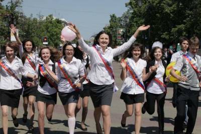 Ирина Волк - В выпускных вечерах участвовали более 177,3 тысяч школьников - aif.ru - Москва - Россия