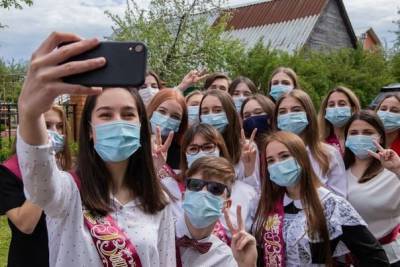 Алексей Островский - Губернатор поздравил смоленских выпускников с окончанием школ - rabochy-put.ru