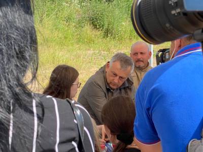 Александр Дрозденко - Александр Дрозденко контролирует ситуацию с варварски разрытым воинским захоронением в поселке имени Тельмана - ivbg.ru - Россия - Украина
