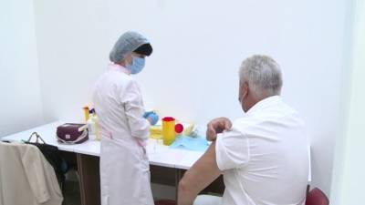 Дмитрий Песков - Михаил Мурашко - Кремль опроверг слух о прививках и повышениях - vesti.ru - Россия