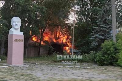 Сгорела летняя веранда кафе в Казани - kazan.mk.ru - Россия - респ. Татарстан - Казань
