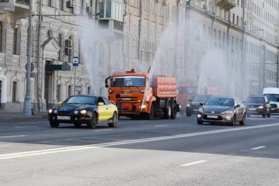 Москвичам рассказали о работе городских служб в период аномальной жары - vm.ru - Москва