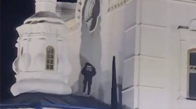Опубликовано видео из Улан-Удэ, где юноша помочился на крышу православного храма - bloknot.ru - Улан-Удэ - респ.Бурятия