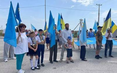 Рефат Чубаров - Возле Крыма развернули крымскотатарский флаг - korrespondent.net - Украина - Киев - Крым - Херсонская обл.