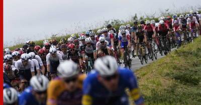 Зритель вызвал массовое падение велосипедистов на старте Tour de France - profile.ru - Германия - Франция