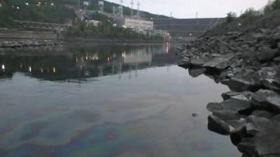 На ГЭС в Якутии произошел разлив нефтепродуктов в реку Вилюй - argumenti.ru - Россия - респ. Саха - район Мирнинский - Экология