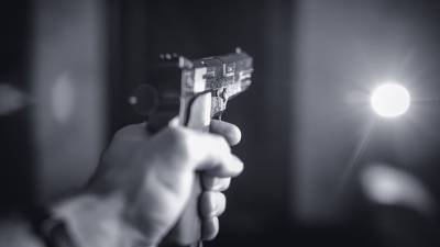 Неизвестный обстрелял подростков у вокзала в Омске - gazeta.ru - Омск - Омская обл.