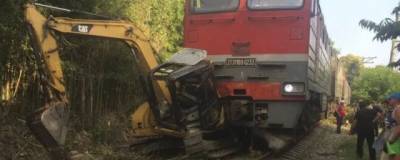 В Гагре скорый поезд из Москвы совершил столкновение с трактором - runews24.ru - Москва - Апсны - Сухум - Адлер