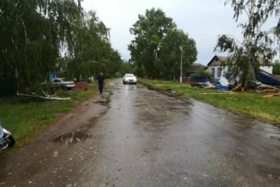 Ураган снес крыши домов, кондитерской и автомойки в Башкирии - ufa.mk.ru - Башкирия