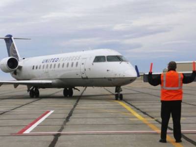 В Лос-Анджелесе пассажир выпрыгнул из самолета - unn.com.ua - Украина - Киев - Иран - Лос-Анджелес - Канада