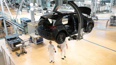 Volkswagen пообещал отказаться от машин с ДВС в Европе к 2035 году - iz.ru - Китай - США - Израиль