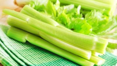 Вкусны и опасны: биолог рассказала о «ядовитых» свойствах петрушки и сельдерея - 5-tv.ru - Россия