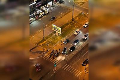 Мотоциклист в Приморском районе попал в ДТП, наехав на яму - spb.mk.ru - Санкт-Петербург