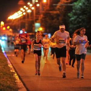 Фоторепортаж: как в Запорожье проходил ночной марафон от «Новой почты» - reporter-ua.com - Запорожье