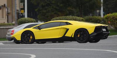 Александр Кокорин - Lamborghini Кокорина без номеров отвезли на штрафстоянку в Москве - ruposters.ru - Москва - Россия