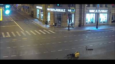 "Столкновение Яндексов": курьер на самокате протаранил каршеринг - piter.tv - Санкт-Петербург