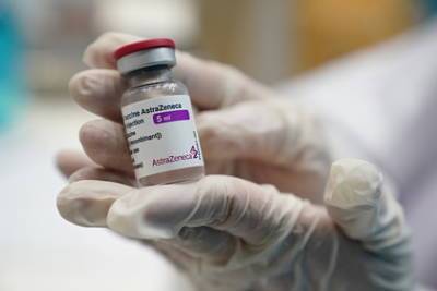 Мужчина потерял сознание через 10 минут после прививки AstraZeneca и умер - lenta.ru - Иордания