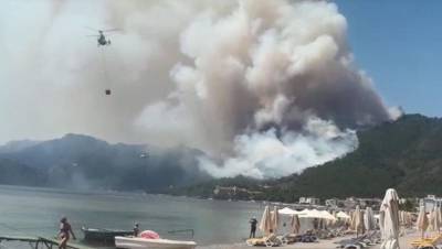 В Турции возле популярного курорта вспыхнул масштабный пожар: туристы эвакуируются из отелей - vchaspik.ua - Украина - Турция - Мармарис