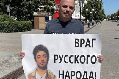 Владимир Соловьев - В Москве избили стендап-комика за оскорбление «русского народа» - lenta.ru - Москва - Царьград