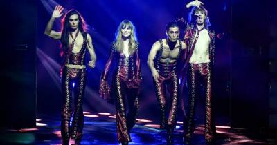 Давид Дамиано - "Любовь всегда права": солист Måneskin поцеловал взасос гитариста группы (видео) - focus.ua - Украина - Италия - Польша