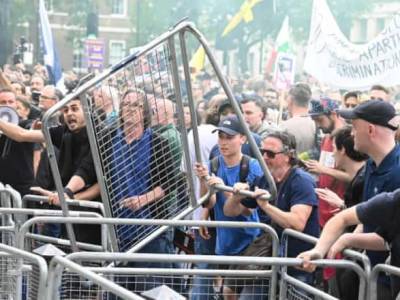 "Антикарантинные" протесты в Лондоне: полиция арестовала демонстрантов - unn.com.ua - Украина - Киев - Англия - Лондон