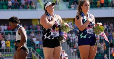 Американская спортсменка на награждении отвернулась от своего флага - ren.tv - США