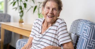 "Главное — повеселиться": Отметившая 100 лет бабушка поделилась секретом долголетия - reendex.ru - Австралия - Брисбен
