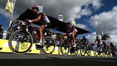 Французская полиция разыскивает виновницу завала велосипедистов на «Тур де Франс» - 5-tv.ru - Франция