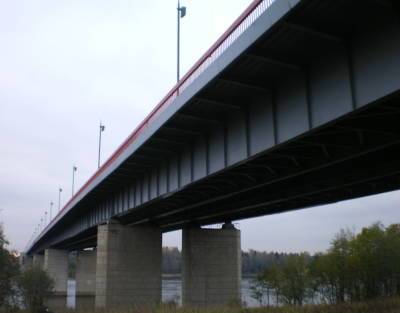 Прыгнувший с Ладожского моста мужчина сломал колено - neva.today - Ленинградская обл. - Санкт-Петербург