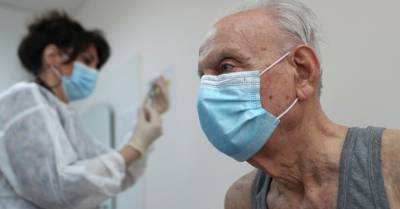 Даниэль Павлютс - Начата вакцинация на дому пенсионеров старше 80 лет - rus.delfi.lv - Россия - Латвия
