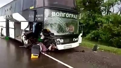Под Волгоградом в ДТП с участием автобуса пострадали три человека - piter.tv - Россия - Волгоград - Минск - Волгоградская обл.