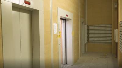 В Буграх и в Мурино неизвестный попытался изнасиловать девушек в лифте - piter.tv - р-н Всеволожский