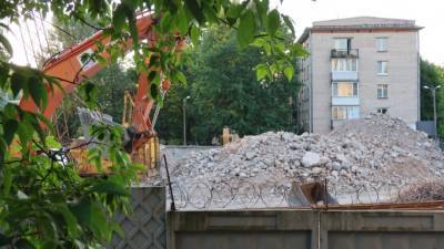 Исторический дом на Васильевском острове разрушается от стройки нового ЖК - piter.tv