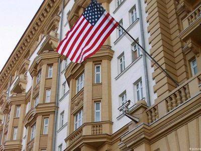 Джон Салливан - Дипмиссия США приостановит оказание консульских услуг в РФ - kasparov.ru - Россия - США
