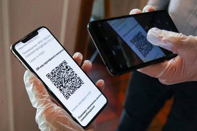 В Москве у посетителей кафе и ресторанов начали проверять QR-коды - tvc.ru - Москва