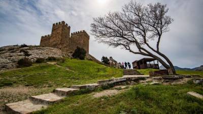 Турист упал со стены Генуэзской крепости в Феодосии - crimea.ria.ru - Крым - Симферополь
