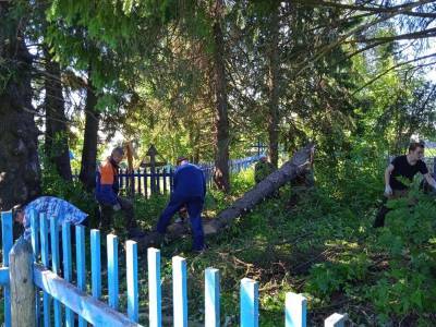 В Усть-Цилемском районе в рамках "Народного бюджета" благоустроили кладбище - komiinform.ru - респ. Коми - район Усть-Цилемский